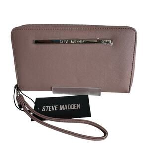 Brand New Steve Madden Zip Around Bi-fold Wallet Pink Silver Emblem